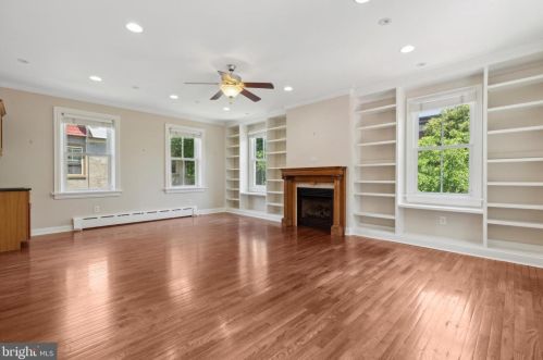 28 Gravers Ln, Philadelphia PA 19118-4132 exterior