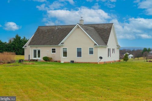 410 Wood End Ct, Charles Town WV  25414-5294 exterior