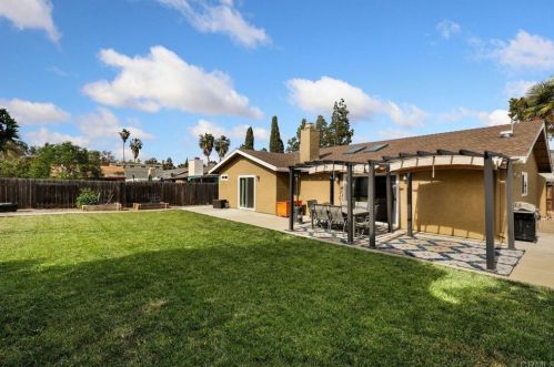 1730 Calle Jules, Vista CA  92084-3242 exterior