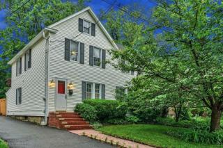12 Liberty St, Middletown, NJ 07748-2530