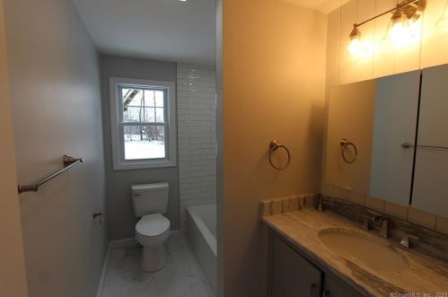 41 Mcgrath Rd, Wapping CT  06074-1116 exterior