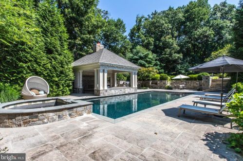 850 Nicholas Run Dr, Great Falls, VA 22066-1384