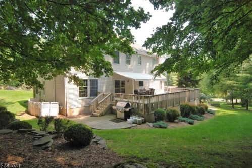 4 Everest Dr, Hackettstown NJ  07840-2844 exterior