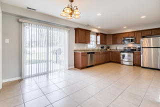 129 Ivy Hill Rd, Levittown PA  19057-2325 exterior