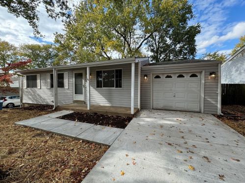 4817 Cherry Blossom Ln, Hazelwood, MO 63042-1502