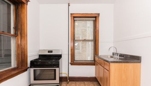 2016 Grace St, Chicago, IL 60618-4913