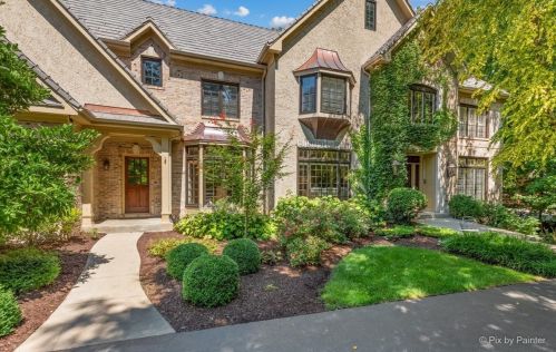 810 Fox Glen Dr, Saint Charles, IL 60174-8823