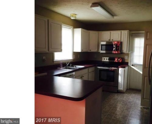 10631 Hamiltons Crossing Dr, Fredericksburg VA  22408-2091 exterior