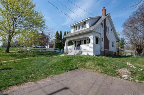 32 Bretton Rd, Middletown CT  06457-4112 exterior