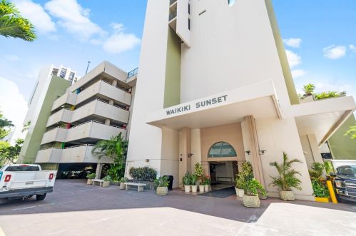 229 Paoakalani Ave, Honolulu HI 96815-3764 exterior