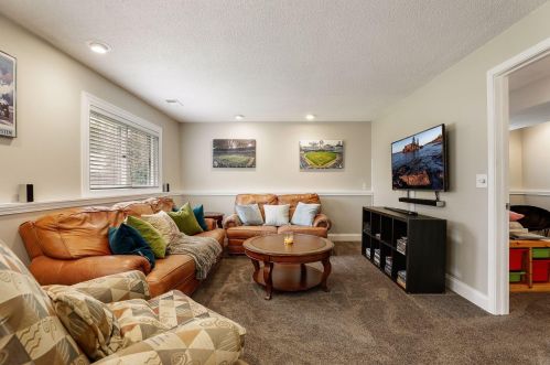 9063 Glacier Rd, Saint Paul MN  55125-3467 exterior