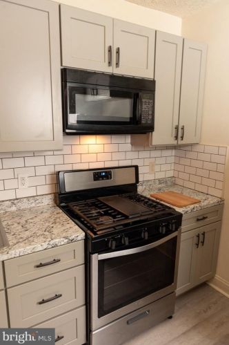 329 Beaver St, Lancaster PA  17603-5337 exterior