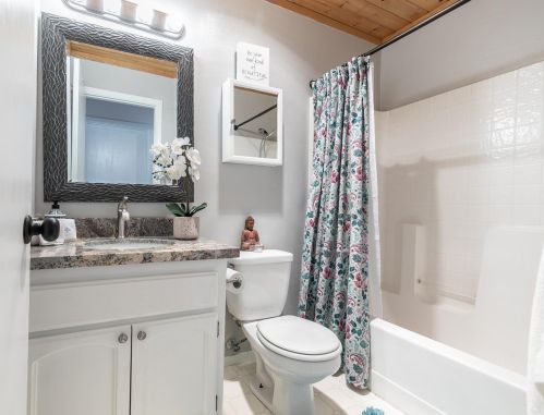 12555 Hillside Dr, Truckee CA  96161-6330 exterior