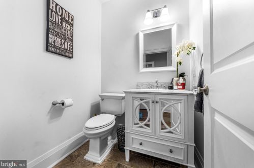 605 Warwick Rd, Tavistock NJ  08033-3926 exterior