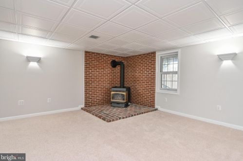 5074 Queens Wood Dr, Springfield VA  22015-1530 exterior