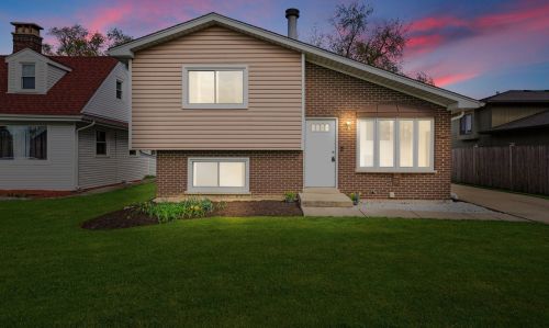 183 Martha St, Bensenville, IL 60106-2034