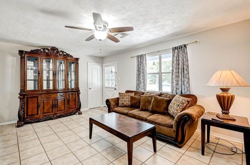 16723 Lk Cir, Conroe TX  77302-5343 exterior