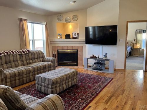 123 Golfwood Dr, Pueblo, CO 81007-6060