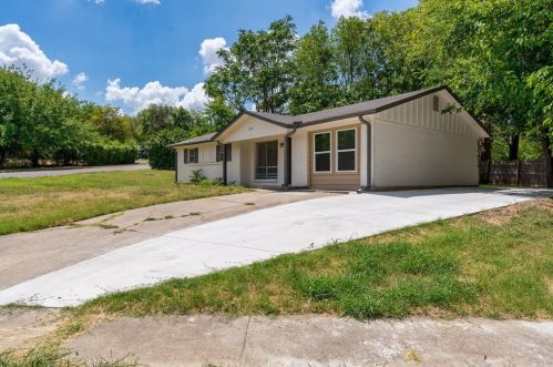 6401 Loydhill Ln, Fort Worth TX  76135-1721 exterior