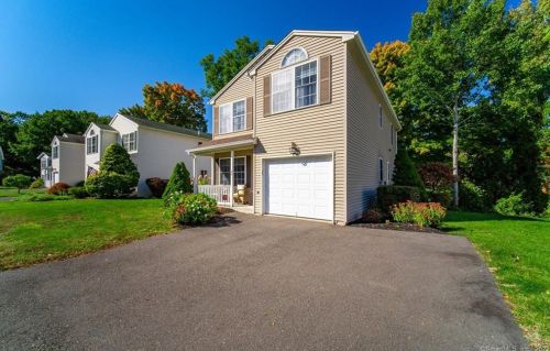 44 Tunxis St, Farmington, CT 06032-2814