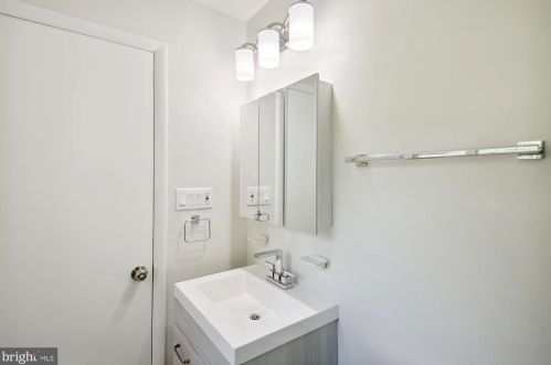 103 Claybrook Dr, Silver Spring MD 20902-3114 exterior