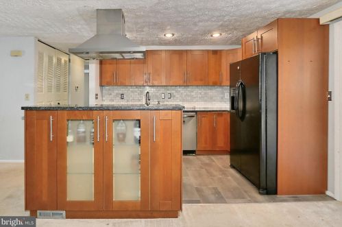 8290 Morning Dew Ct, Springfield VA  22153-3812 exterior