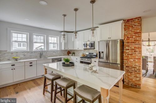 621 Cedar Ave, Tavistock NJ  08033-1051 exterior