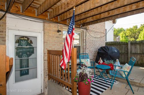 2710 Fairfield Ave, Chicago IL  60647-1863 exterior