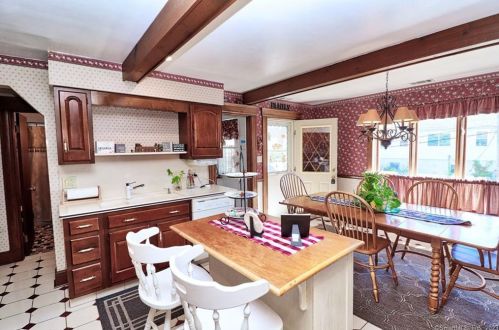 231 Moran St, Waterbury, CT 06704-2529