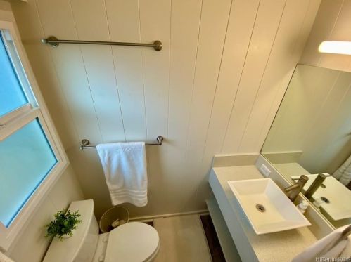 900 Aipo St, Honolulu HI  96825-2518 exterior