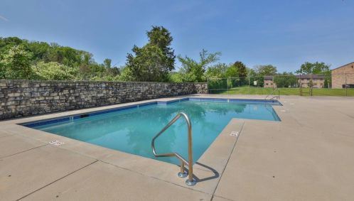 7222 Creekview Dr, Cincinnati OH 45247-2806 exterior