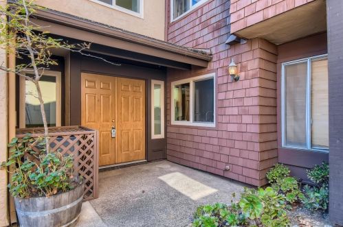 10319 Caminito Agadir, San Diego, CA 92131-1720