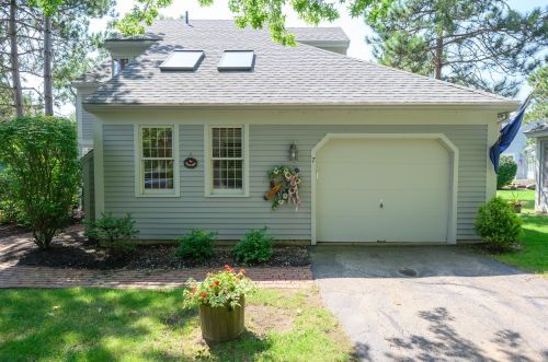 7 Mulligan Ct, Laconia, NH 03246-4072