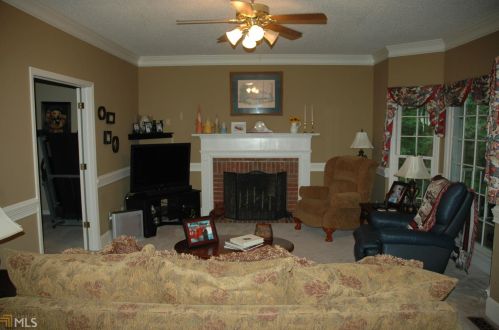 215 Ashford Cir, Lagrange, GA 30240-8839