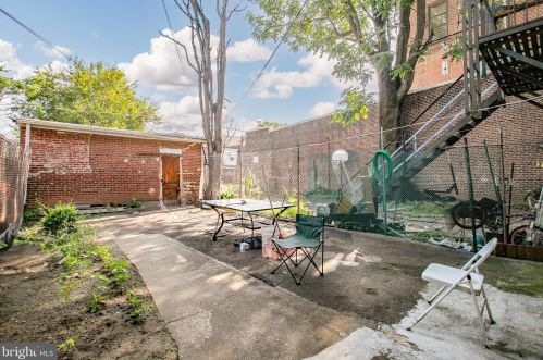 864 Broad St, Trenton NJ 08610-6008 exterior