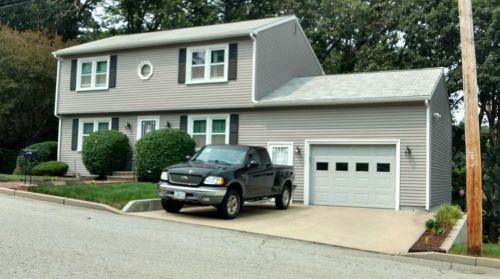 3 Gale Ct, Providence, RI 02904-1035