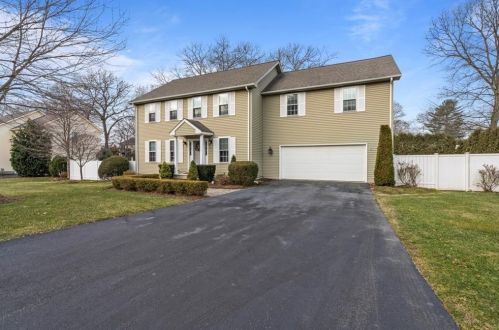 21 Davis Cir, Warwick, RI 02886-7437