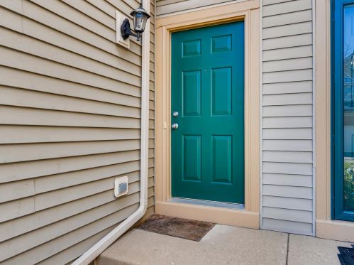 327 Southwicke Dr, Streamwood, IL 60107-3378