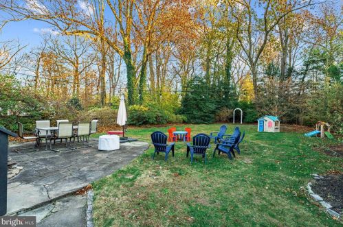 646 Maple Ave, Tavistock NJ 08033-1147 exterior