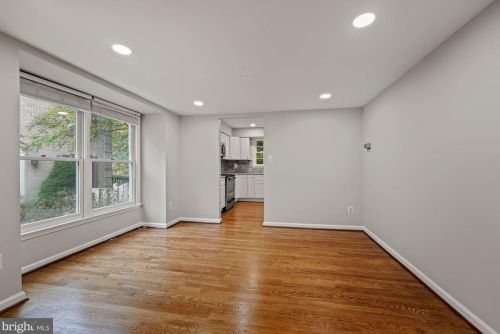 6249 Rathlin Dr, Springfield VA  22152-2169 exterior
