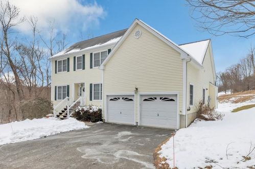 6 Castlewood Dr, Upper Stepney, CT 06468-5207