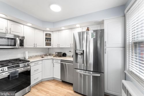 3237 Guilford St, Philadelphia PA 19152-4504 exterior