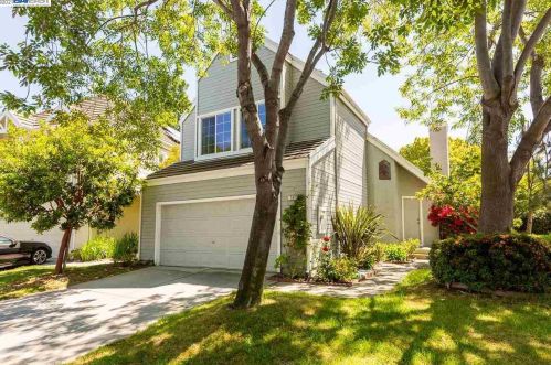 582 Glenmoor Cir, Milpitas, CA 95035-2951