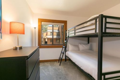 3069 Silver Strike, Truckee CA  96161-4207 exterior