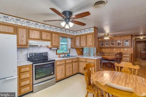 857 Oregon Trl, Harpers Ferry WV 25425-3144 exterior