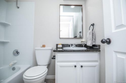 6297 Niagara Ct, Englewood CO 80112-1011 exterior