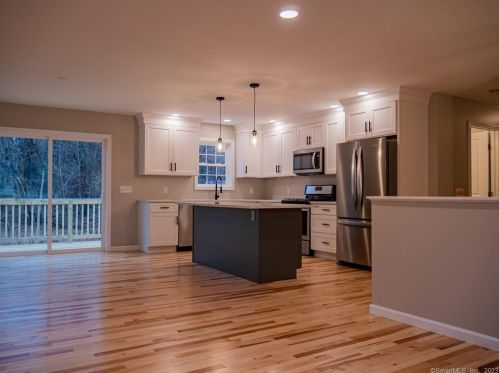 8 Burt Dr, Middlefield, CT 06455-1107