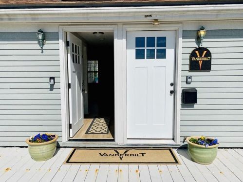 411 Thames St, Middletown, RI 02840-6603