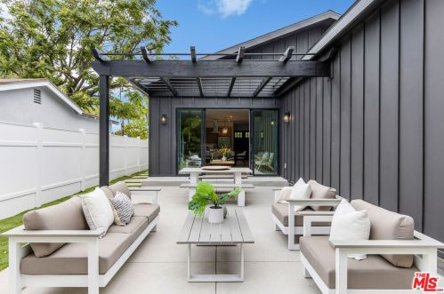 926 Valley St, Burbank CA  91505-2738 exterior