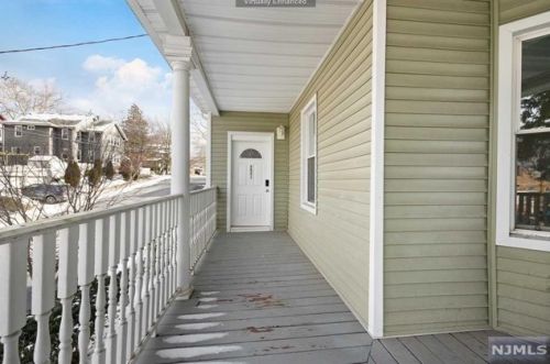 221 Ridgefield Ave, Bogota, NJ 07603-1428